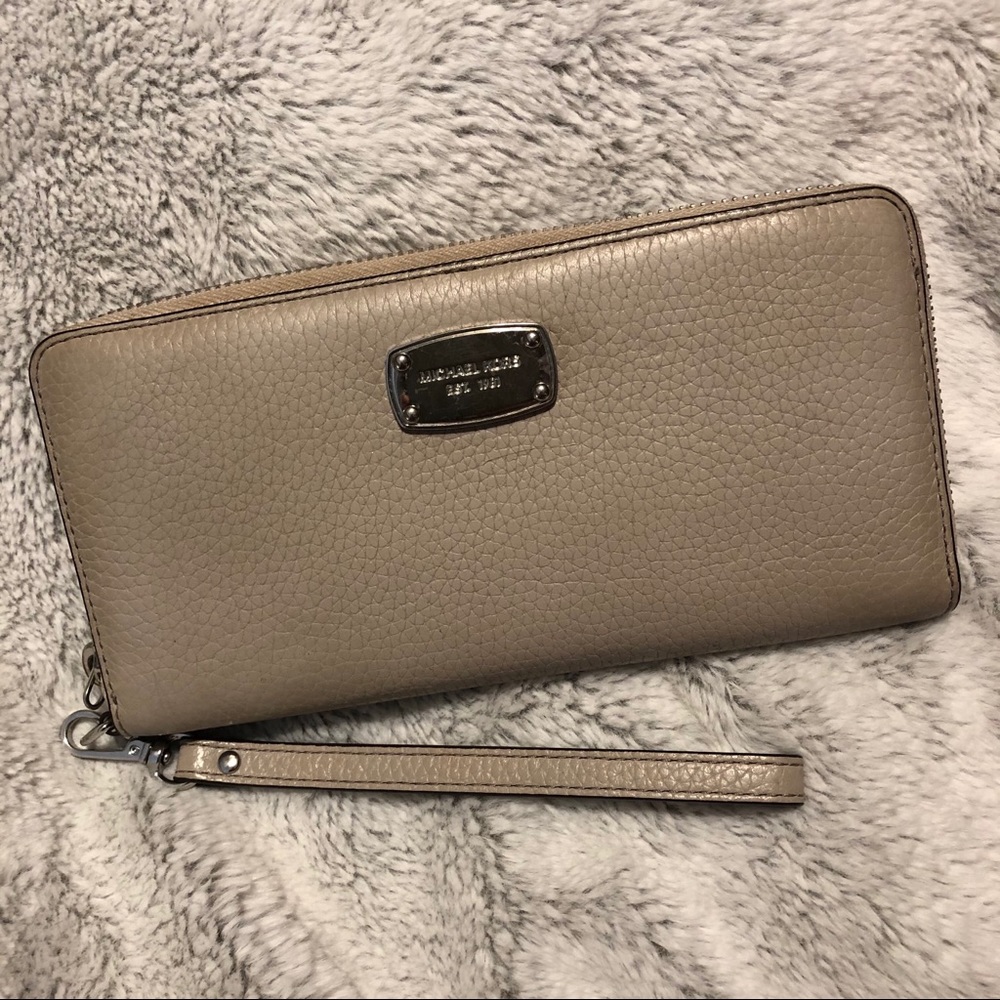Michael Kors | Grey Taupe Full Zip Wallet